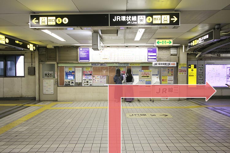 大阪メトロ中央線「弁天町」駅の4番出口に進みます